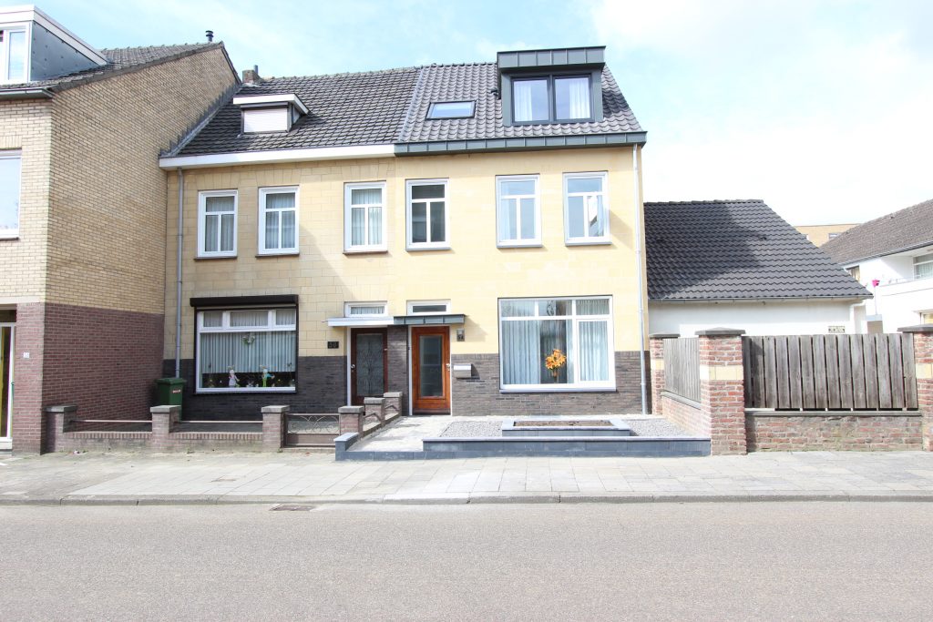 Xbis 219 essay 04 picture